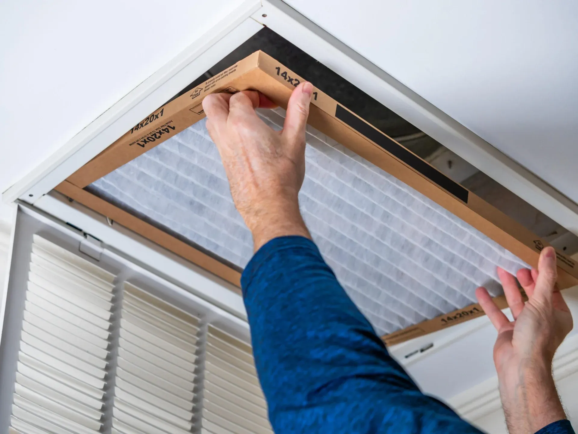 Installing an air filter in a ceiling return vent